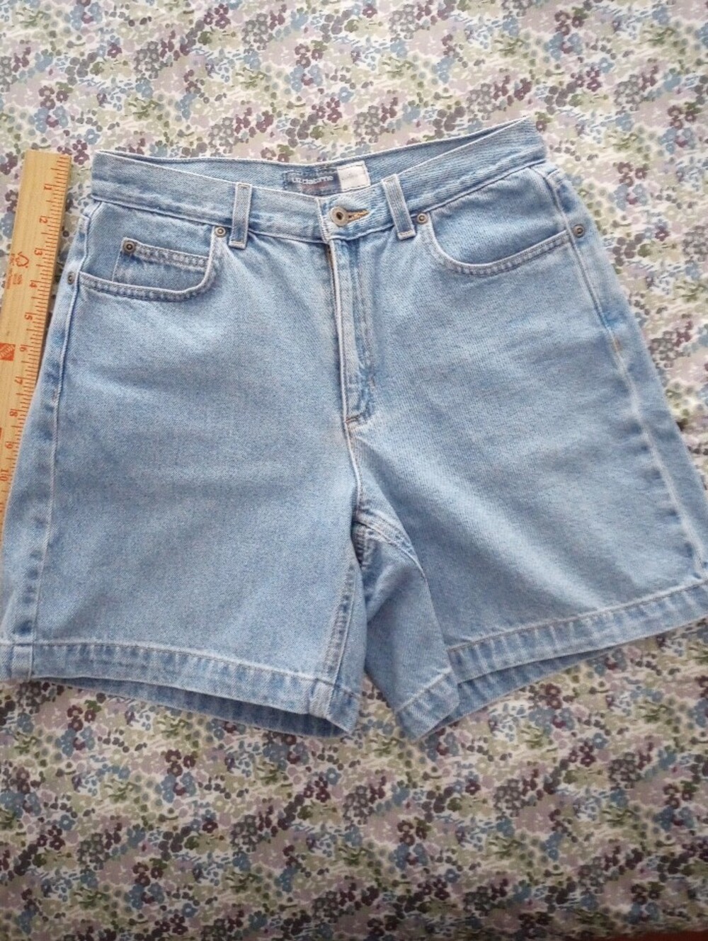 Liz Claiborne Light Blue Denim Shorts - Classic Cut